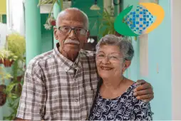 Casal de idosos ao lado do logo do inss para representar benefício de prestação continuada