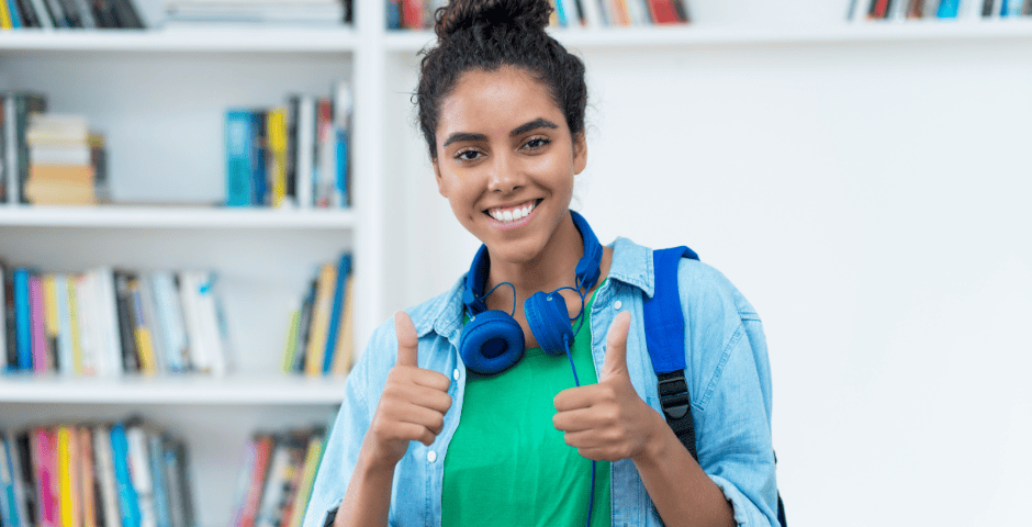 adolescente estudante programa pé-de-meia